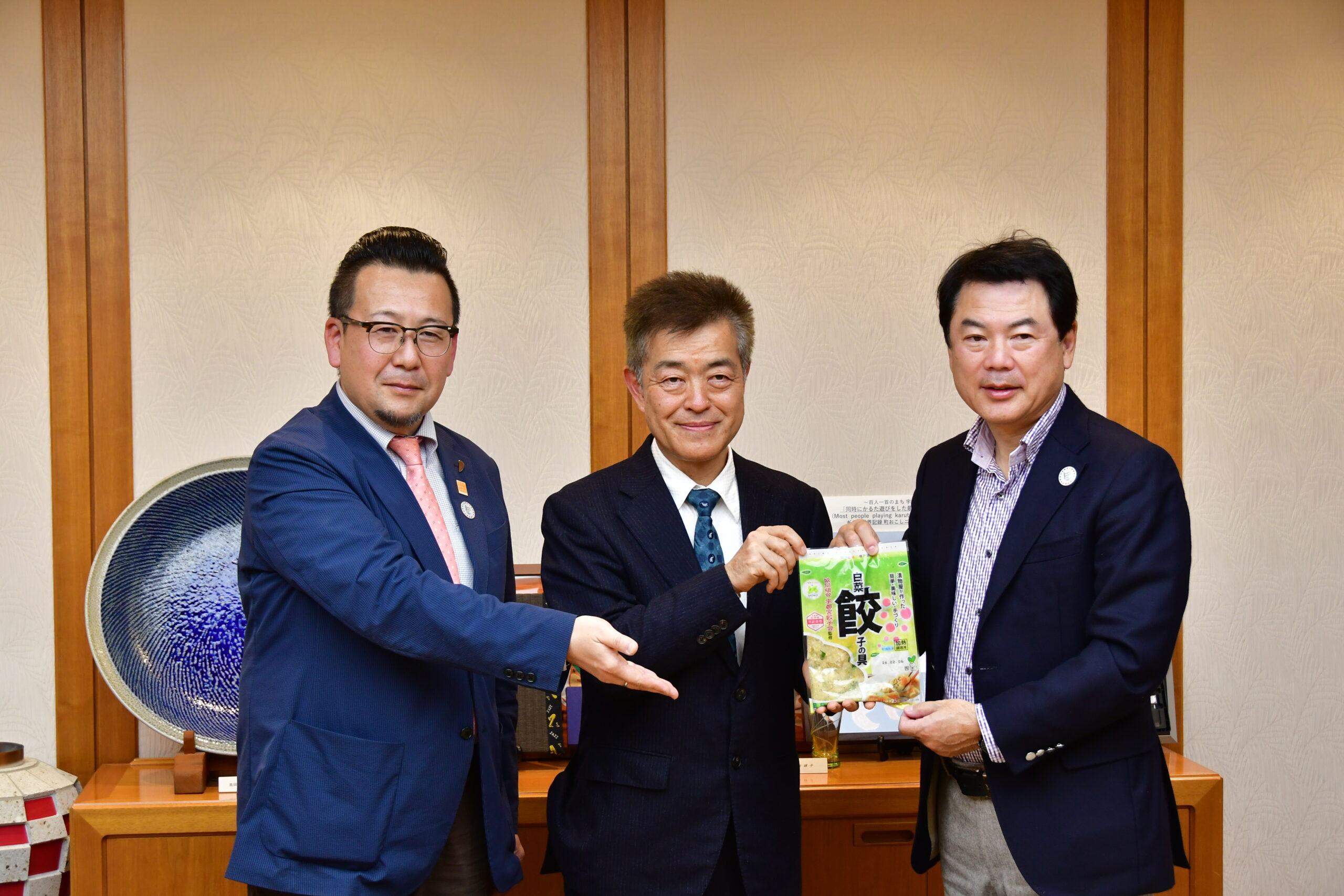 『白菜餃子の具』新発売を前に宇都宮市 佐藤栄一市長を表敬訪問