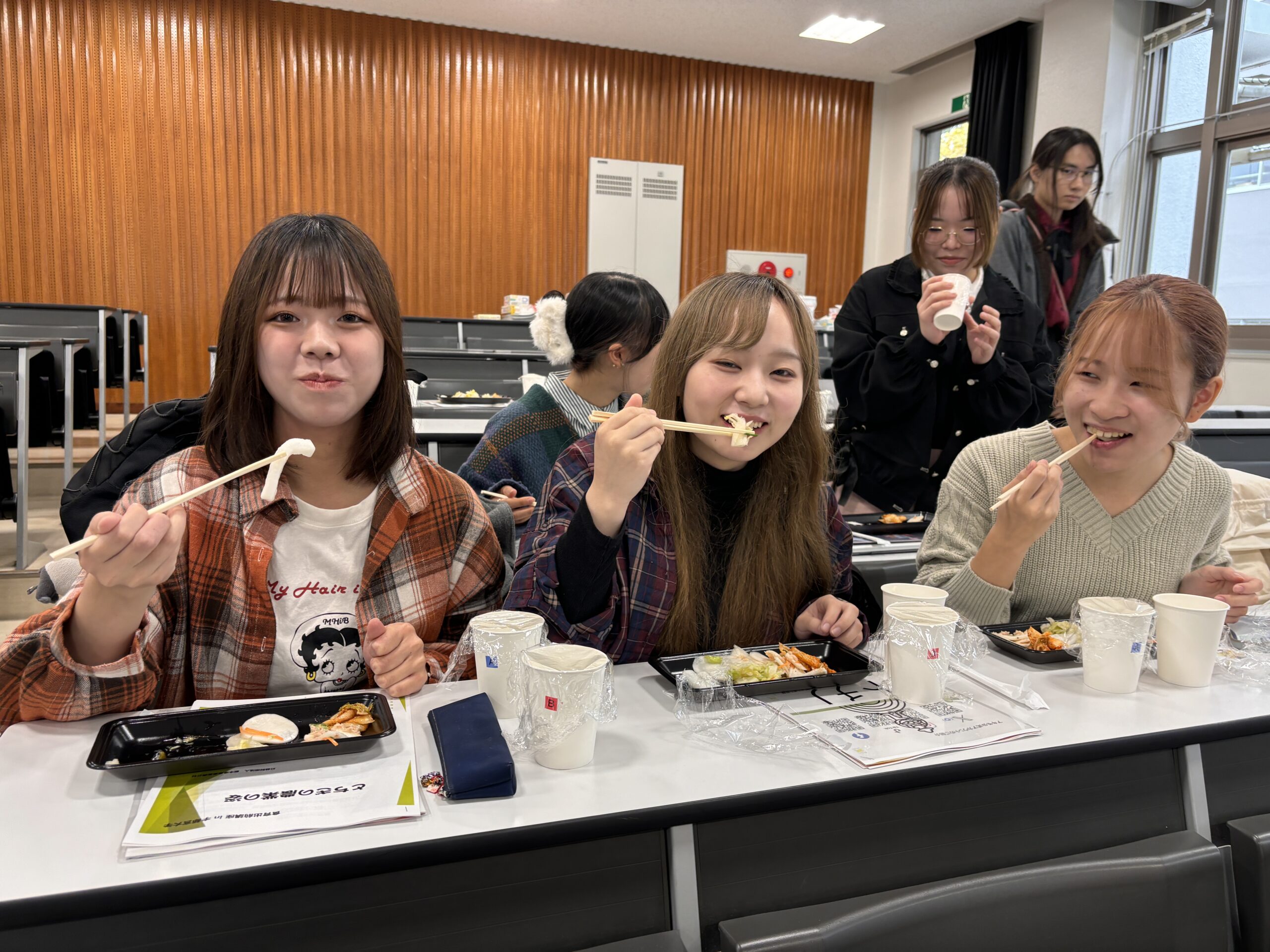 宇都宮大学で行われた栃木県農業振興公社主催『食育出前講座』においてアキモが登壇